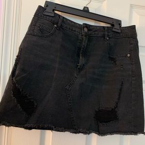 Black frayed denim skirt w rips